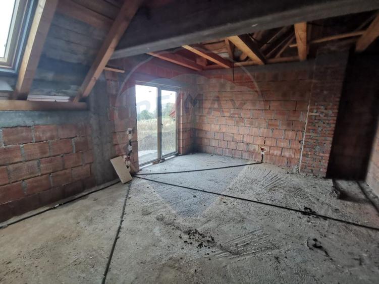 Casa noua de vanzare cu 6.400 mp teren in Copalnic Manastur