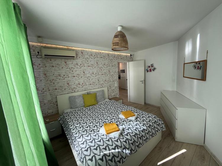 UNIVERSITATE, 2 camere, etaj 3, 50 mp, centrala proprie, mobilat, renovat