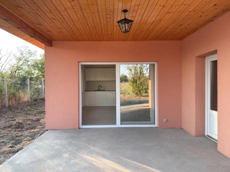 Două case noi pe teren de 2.800 m² – Firiteaz