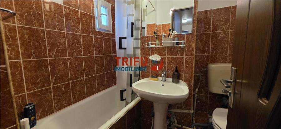 Apartament de vanzare cu 3 camere in Cetate