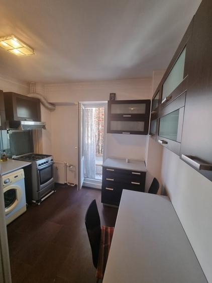 Inchiriez garsoniera spatioasa, mobilata si utilata zona 13 septembrie