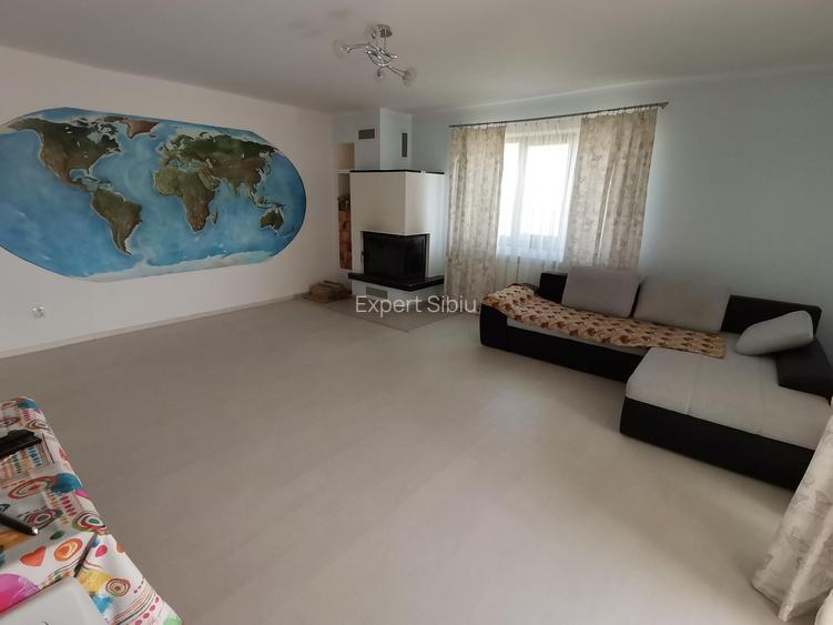 INCHIRIEZ casa 5 camere decomandate ,cu garaj,zona Calea Cisnadiei