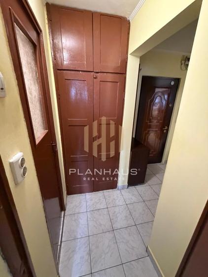Apartament 2 camere – decomandat, Str. Dobrogei, zona Teren atletism