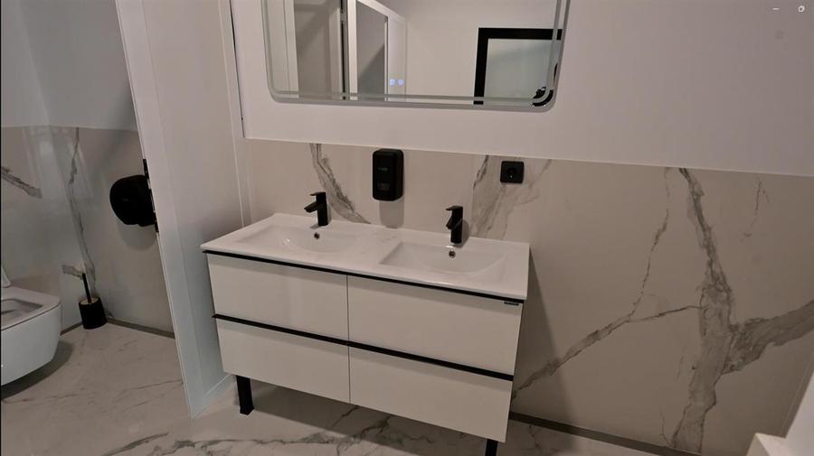 Clădire de Birouri Premium de Închiriat în Suceava | 1.398 mp Uti