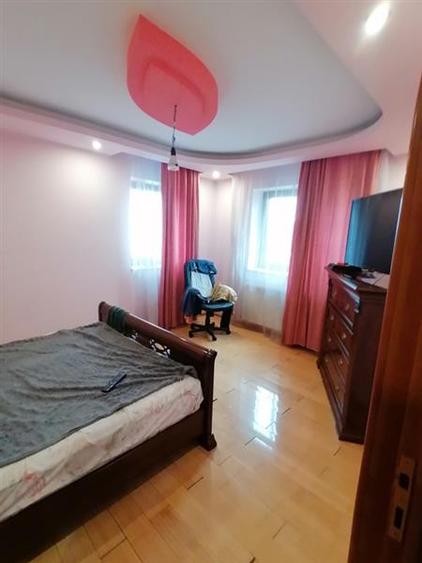 Casa- Vila - Prelungirea Ghencea-Bucuresti- sector 6 - 450000E- 660MP TEREN-COM