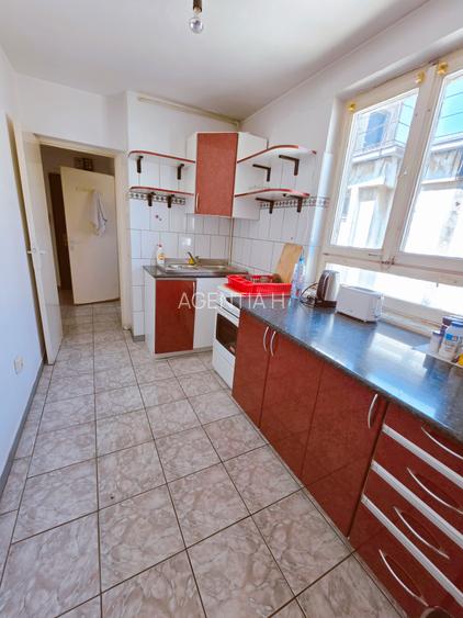 2 camere Sala Palatului Cismigiu etajul 8/8  bloc 1960  55 mp - 24