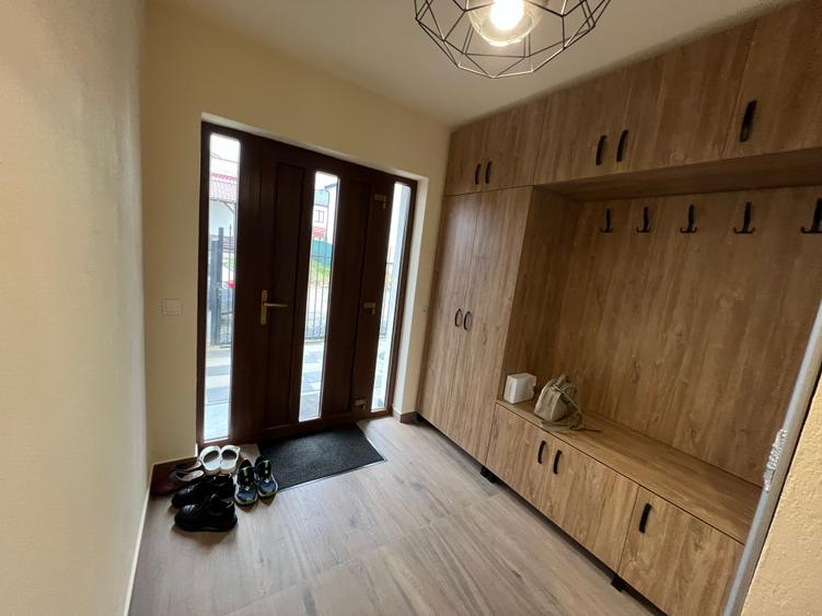 Închiriez casă 3 camere decomandate – tip duplex, zona Calea Cisnădiei