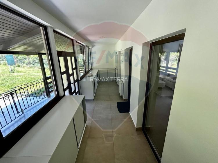 DE INCHIRIAT: Apartament la casa, curte privata si terase panoramice - 13