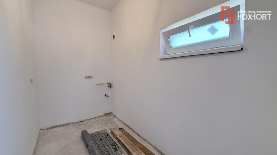 Duplex de vanzare, 5 camere despartit prin garaj - Mosnita Veche