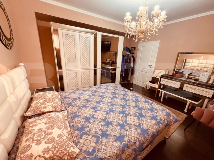 Casă 8 camere, 404 mp, zona Lapus