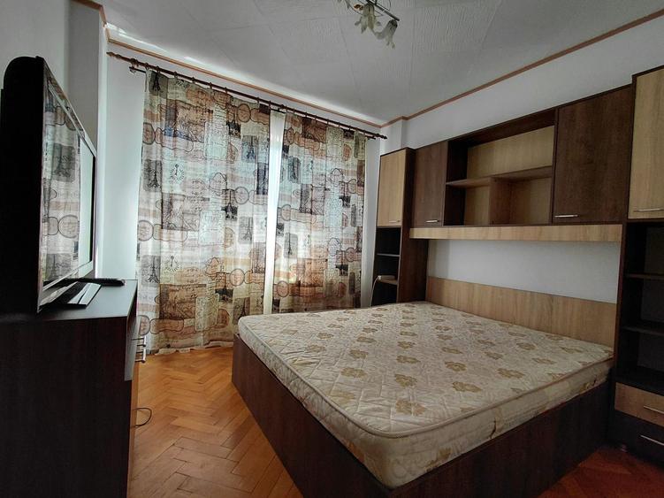 Apartament 2 camere decomandat Strada Intrarea Arieșului