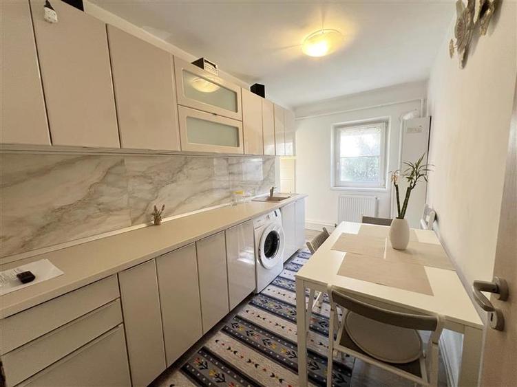 Apartament 2 camere decomandat etajul 2/4 Centru Civic- CEC