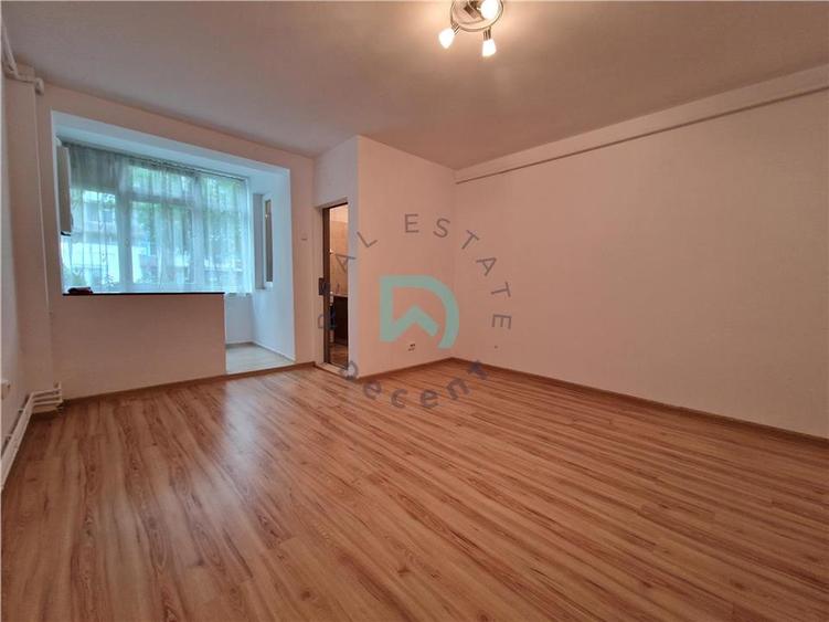 Garsoniera, renovata, Tractorul, Brasov