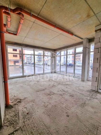 Spatiu Comercial - Zona Floresti - 100mp - Bloc Nou - VITRINA MARE