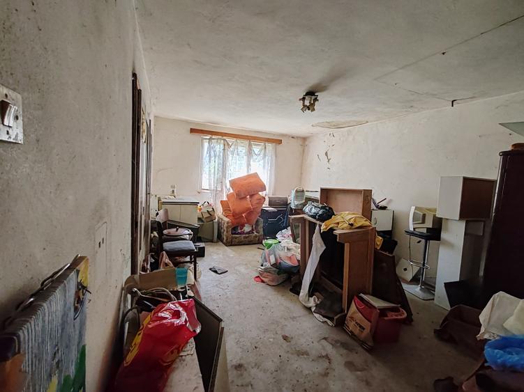 Casa 3 camere libera la vanzare TARLUNGENI