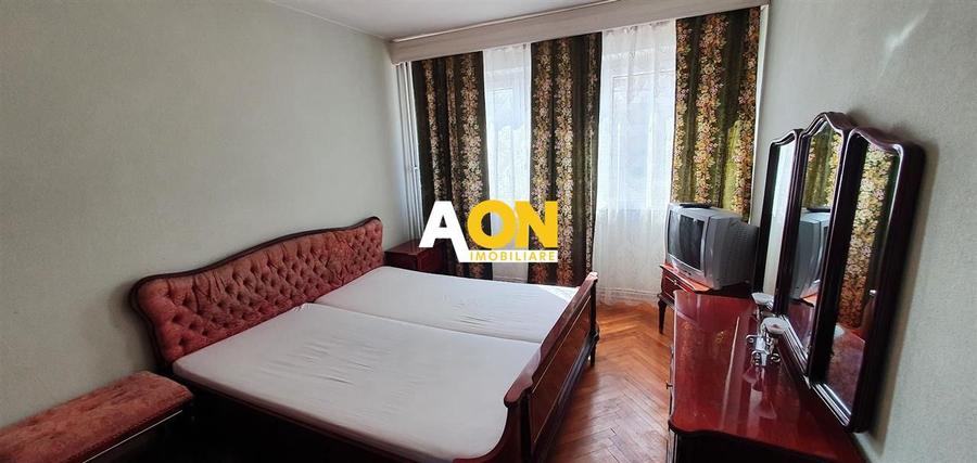 Apartament 4 camere, decomandat, 82 mp, 2 băi, Cetate, Etaj 1