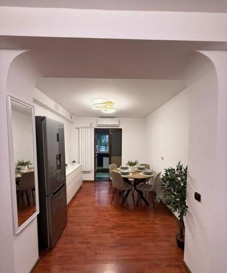 APARTAMENT 4 CAMERE BARCA MOBILAT UTILAT
