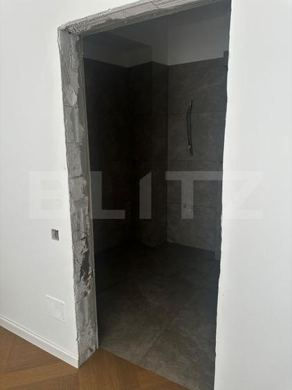 Apartament 4 camere 2 Bai 91 mp Terasa 23 mp FINISAT LUX zona Centrala