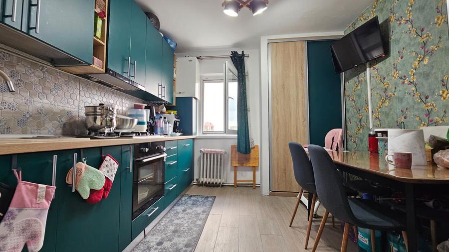 Apartament 3 camere Onix-Grivitei,renovat lux,decomandat,145000 Euro