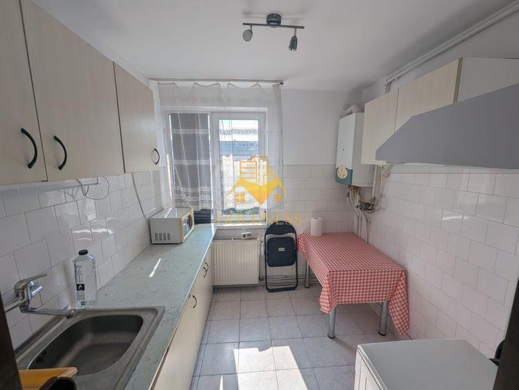 2 camere decomandate | Central, Mihai Viteazu| Etaj 2, orientat Sud|