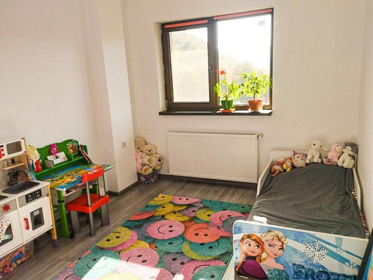 Apartament 4 camere, 120mp, balcon, parcare, zona Stejarului