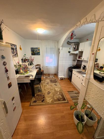 Apartament 4 camere, 80 mp, spațios, etaj intermediar