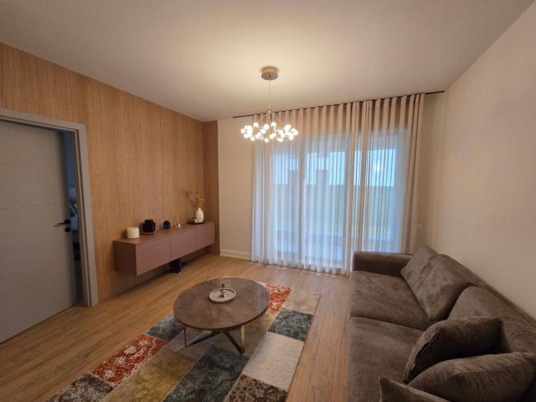 Apartament 2 camere de vânzare +curte