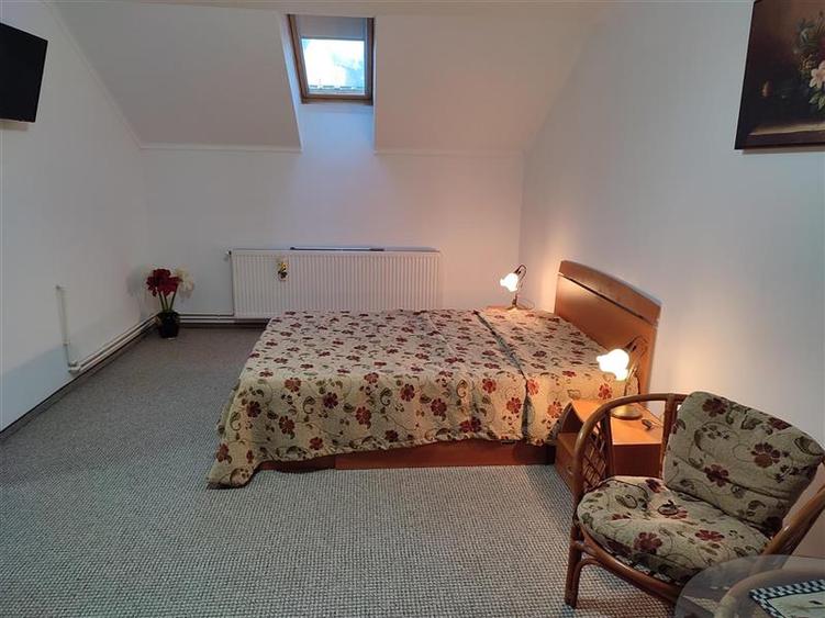 VILA 5 CAMERE, FARA CURTE, GARAJ, CENTRAL, ZONA LIVADA POSTEI