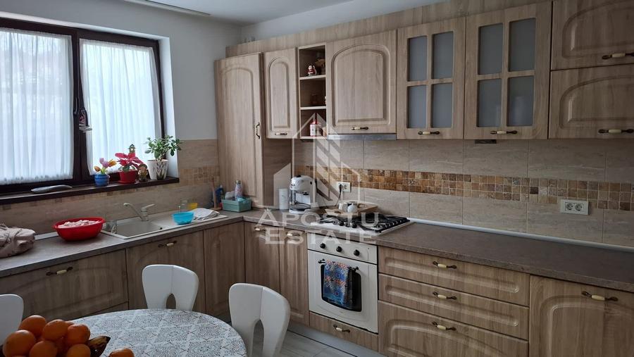 Duplex în Mosnita Noua situat în apropiere de drumul principal.