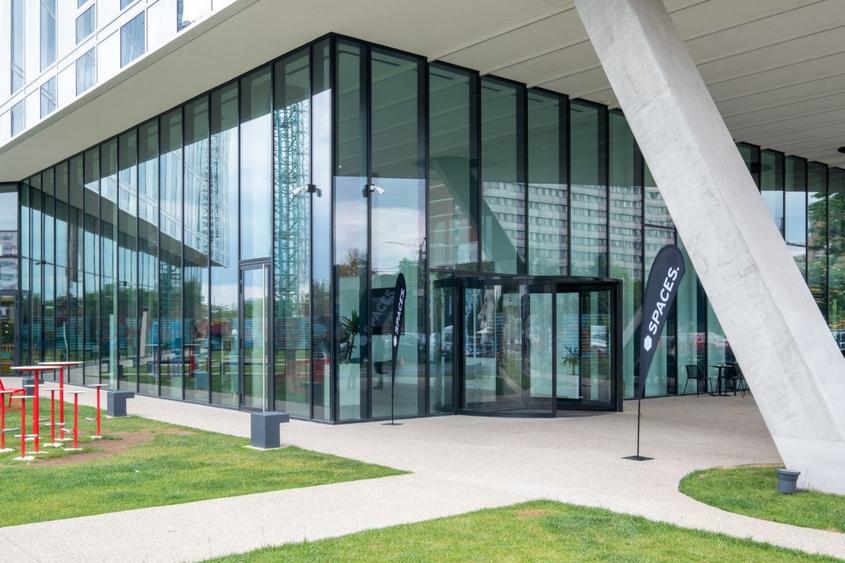 Spațiu de birou frumos proiectat pentru 5 persoană în Spaces Campus 6