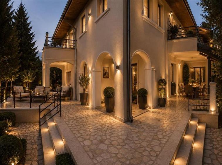 Vanzare casa Bucuresti noi, teren 1300 mp, renovata integral