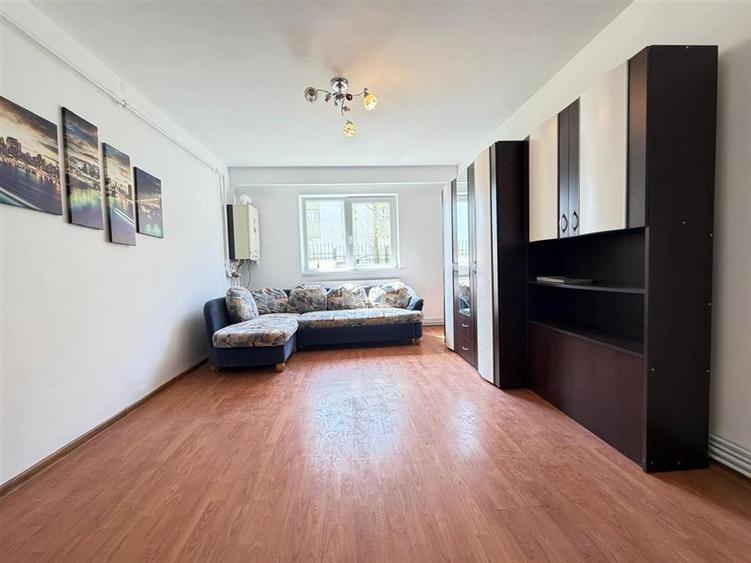 Garsoniera mica, renovata, centrala termica proprie, str. Zizinului