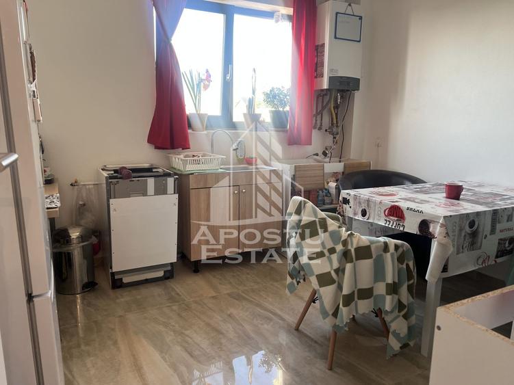 Duplex cu 3 camere, loc de parcare in curte, in Sanandrei