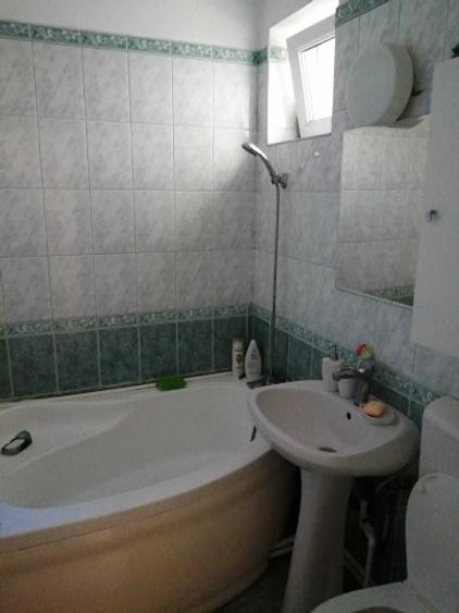 Apartament 3 camere decomandate zona Far