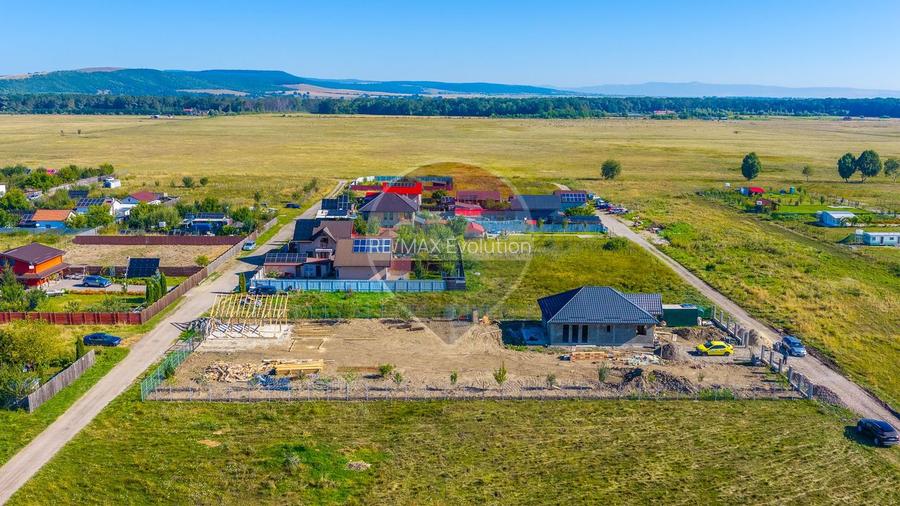 Teren intravilan 1.000 mp de vânzare în Hărman – COMISION 0% - 7