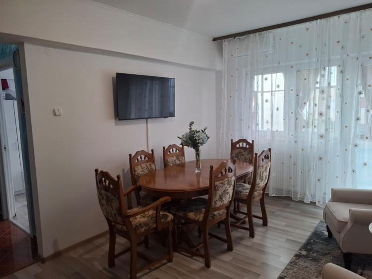 Apartament renovat recent 3 camere etaj 2 in Nădlac