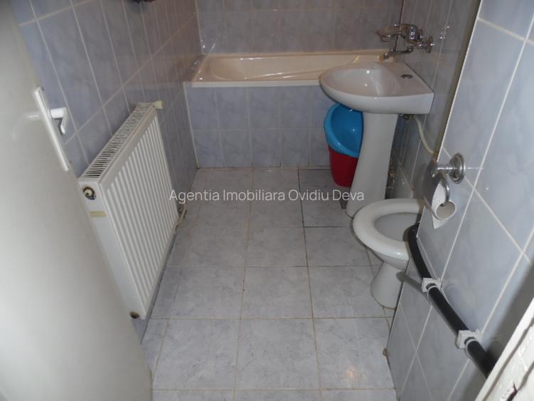 Inchiriez apartament 2 camere decomandat in Deva, zona Independentei, etaj 3, - 5