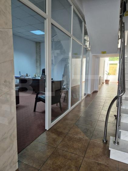 Spatiu comercial p+2 , 750 mp de vanzare zona centrala