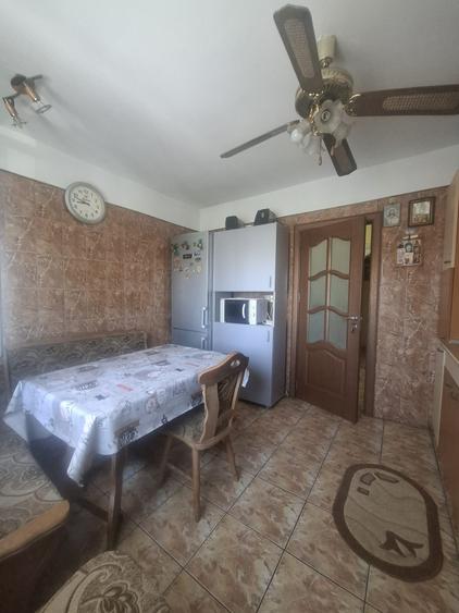 Inchiriere apartament 3 camere mobilat -Casa de Pensii Mall Vitan-PARCARE