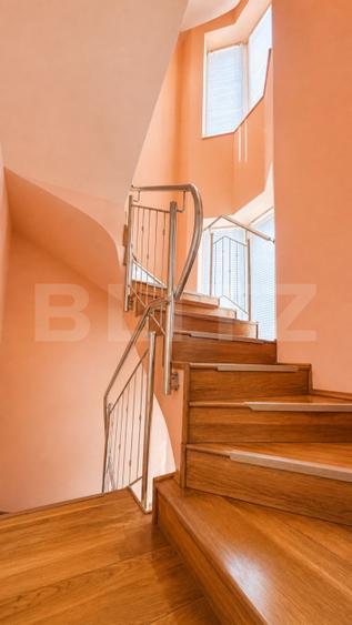 Casa de vanzare cu 5 camere, 298 mp, Cartierul Rogerius