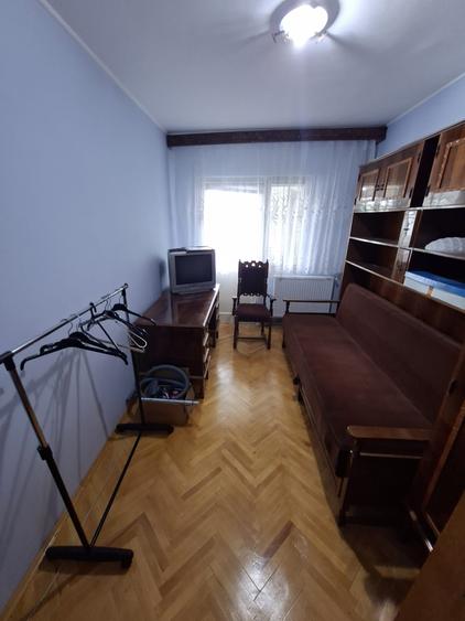 Apartament cu 3 camere decomandat, etajul  5/8, zona Garii