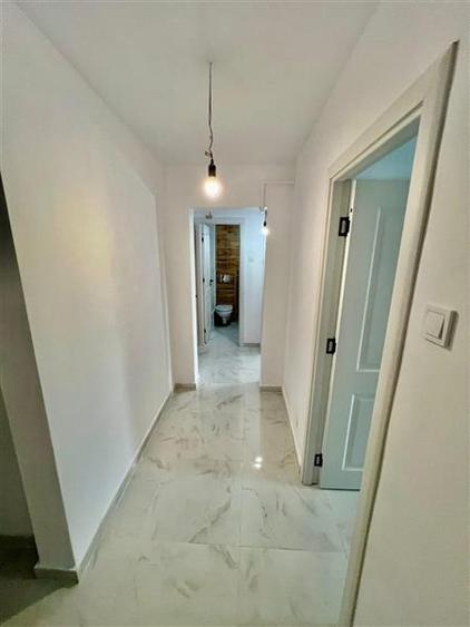 Apartament cu 4 camere Dacia, et 1