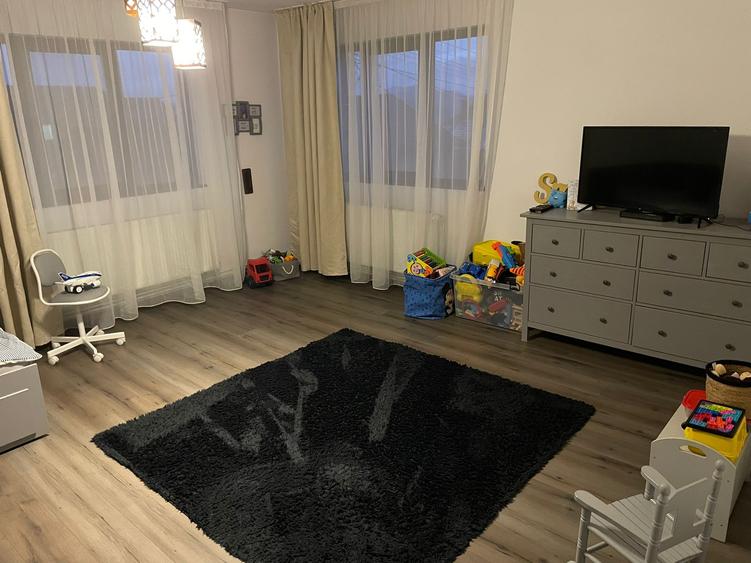 Vand sau schimb casa 4 camere cu 2600 mp teren, Central, Reghin, Mures