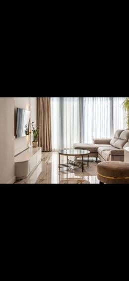 Penthouse 3 camere de închiriat!!