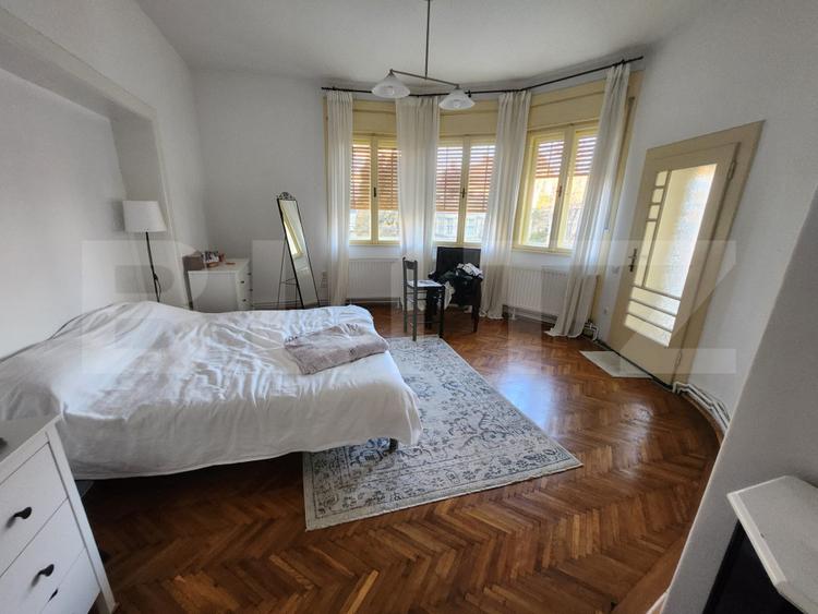 Casa 3 camere,200 mp utili, si anexa,zona Centru