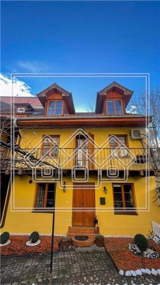 Casa situata in Zona Ultracentrala, curte proprie, 70 mp utili