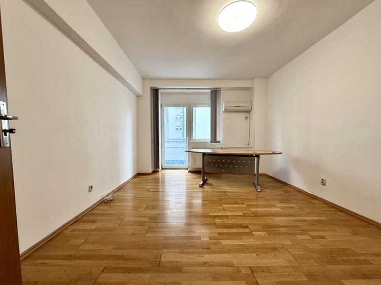 Apartament / Birou 3 camere decomandat, 95 mp, 2 bai + 2 balcoane | Decebal