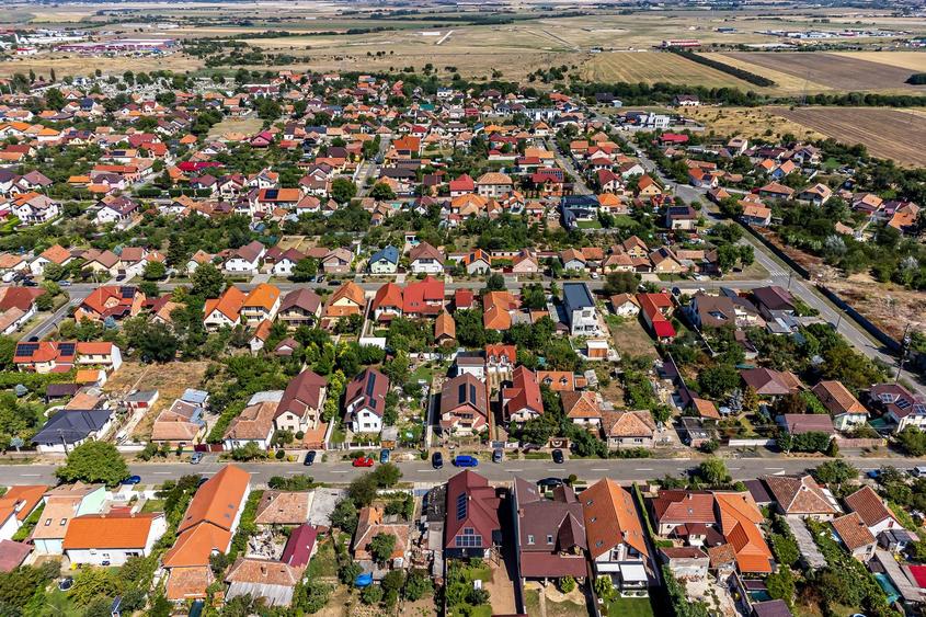 Vilă cu 6 camere în zona rezidențială - Poltura