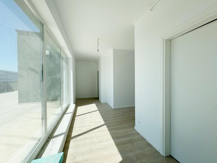Penthouse 3 camere,decomandat, 89.7mp utili,toate utilitatile,Aradului