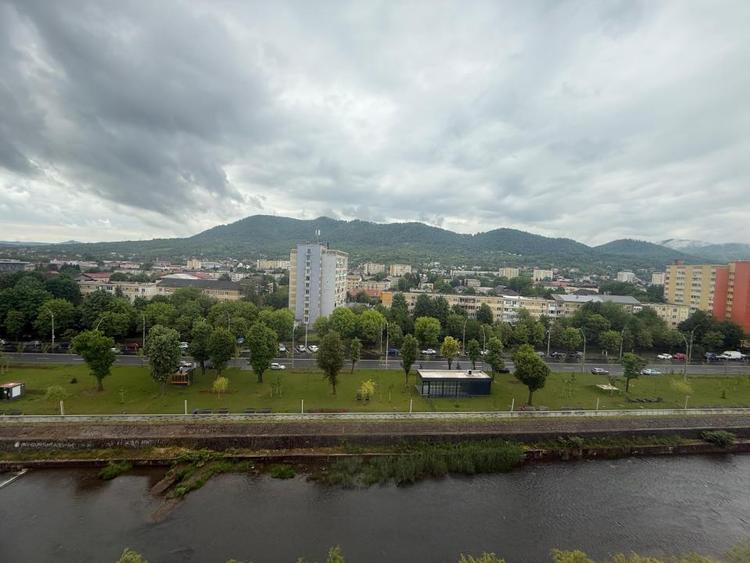 Apartament cu 3 camere finisat zona Cosbuc